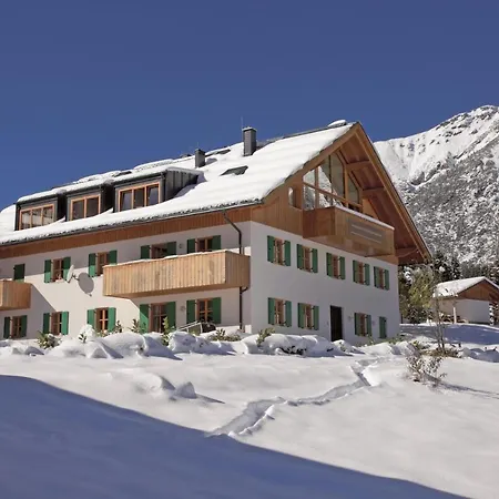 Chalet Zur Rose Apartment Berwang